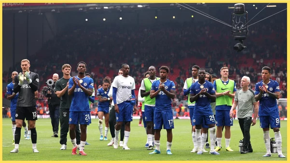 Jugadores de Chelsea aplaudiendo a la afición