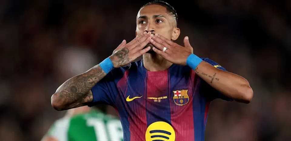 Jugador de Barcelona saludando a la afición