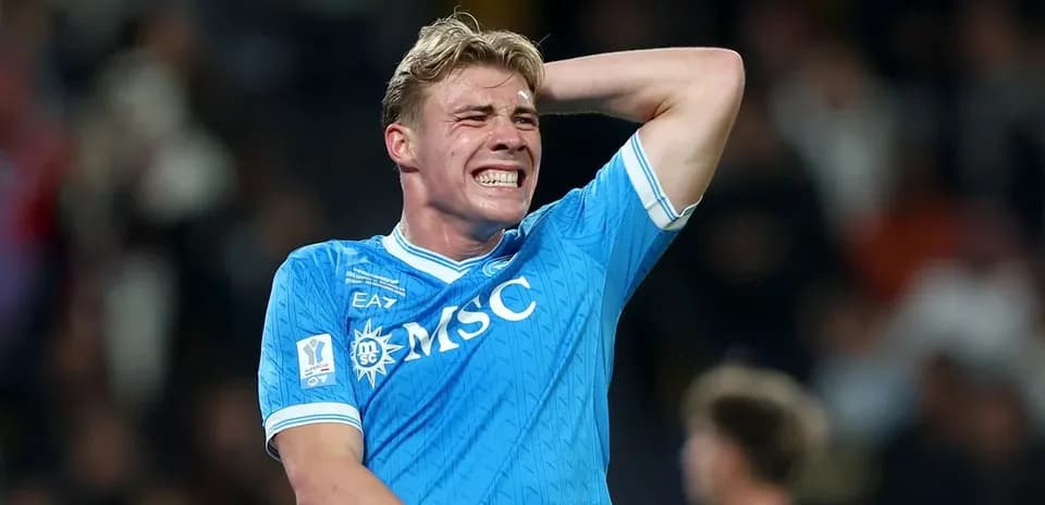 Jugador de Lazio mostrando frustración durante el partido