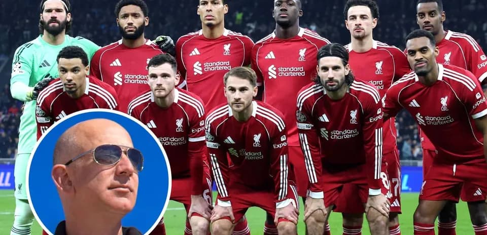 Equipo de Liverpool posando para la foto oficial