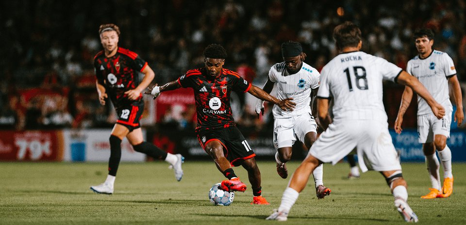 El Paso Locomotive contra Phoenix Rising en acción