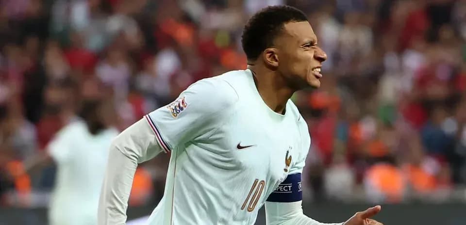 Jugador de Francia celebrando un gol en partido