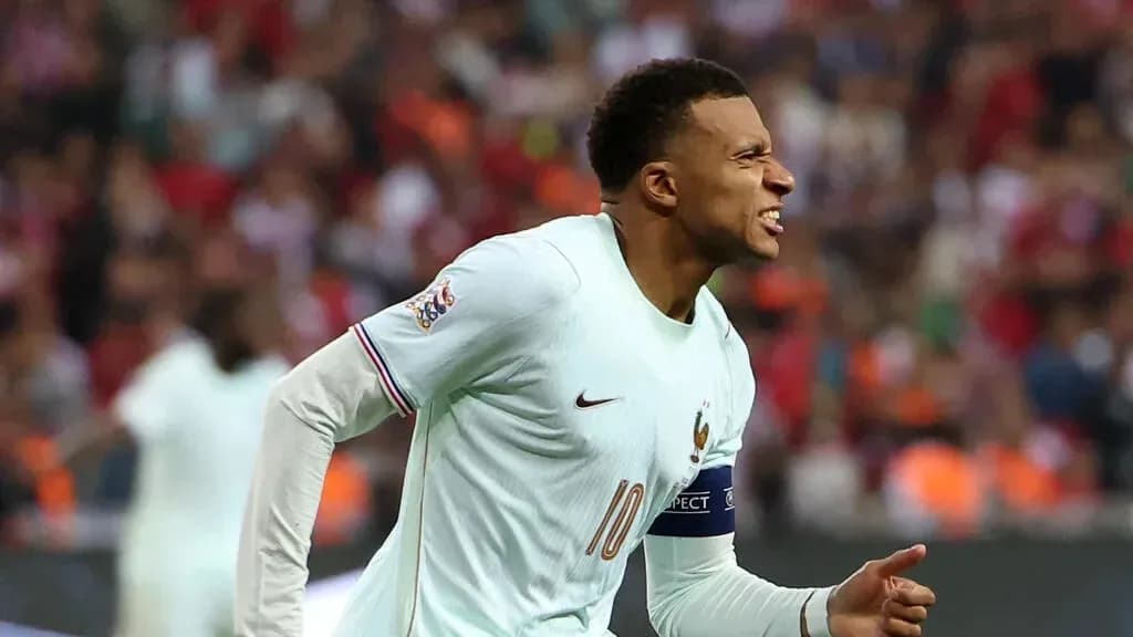 Jugador de Francia celebrando un gol en partido
