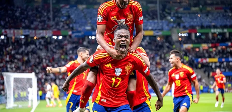 Celebración de jugadores de España en el partido