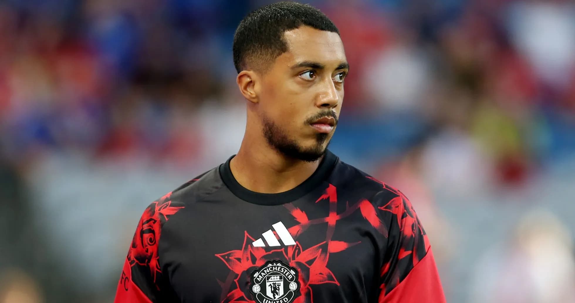 Jugador de Manchester United en calentamiento previo