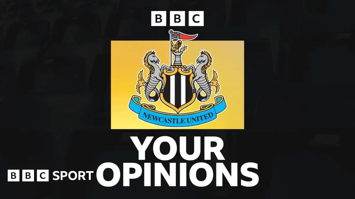 Logo de Newcastle United con texto de opiniones