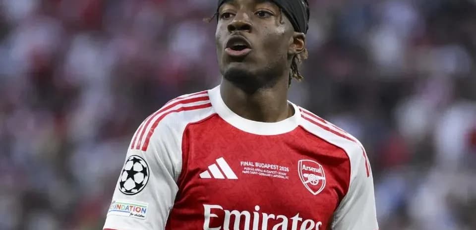 Jugador de Arsenal en acción durante el partido