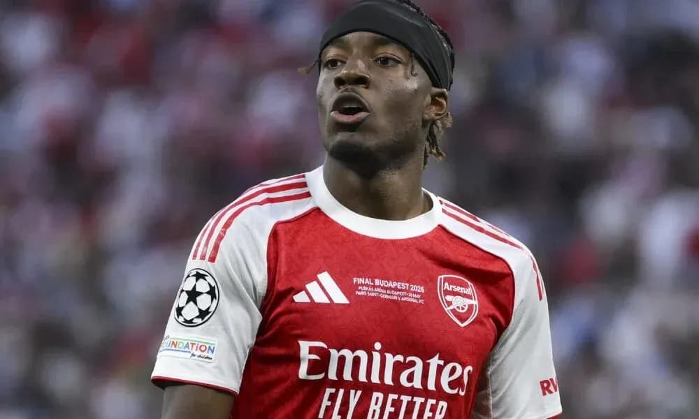 Jugador de Arsenal en acción durante el partido
