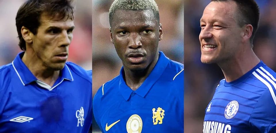 Tres jugadores de Chelsea en uniforme azul