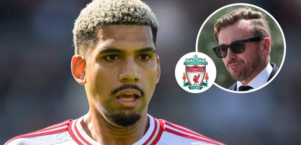 Jugador de Liverpool con logo del club y agente