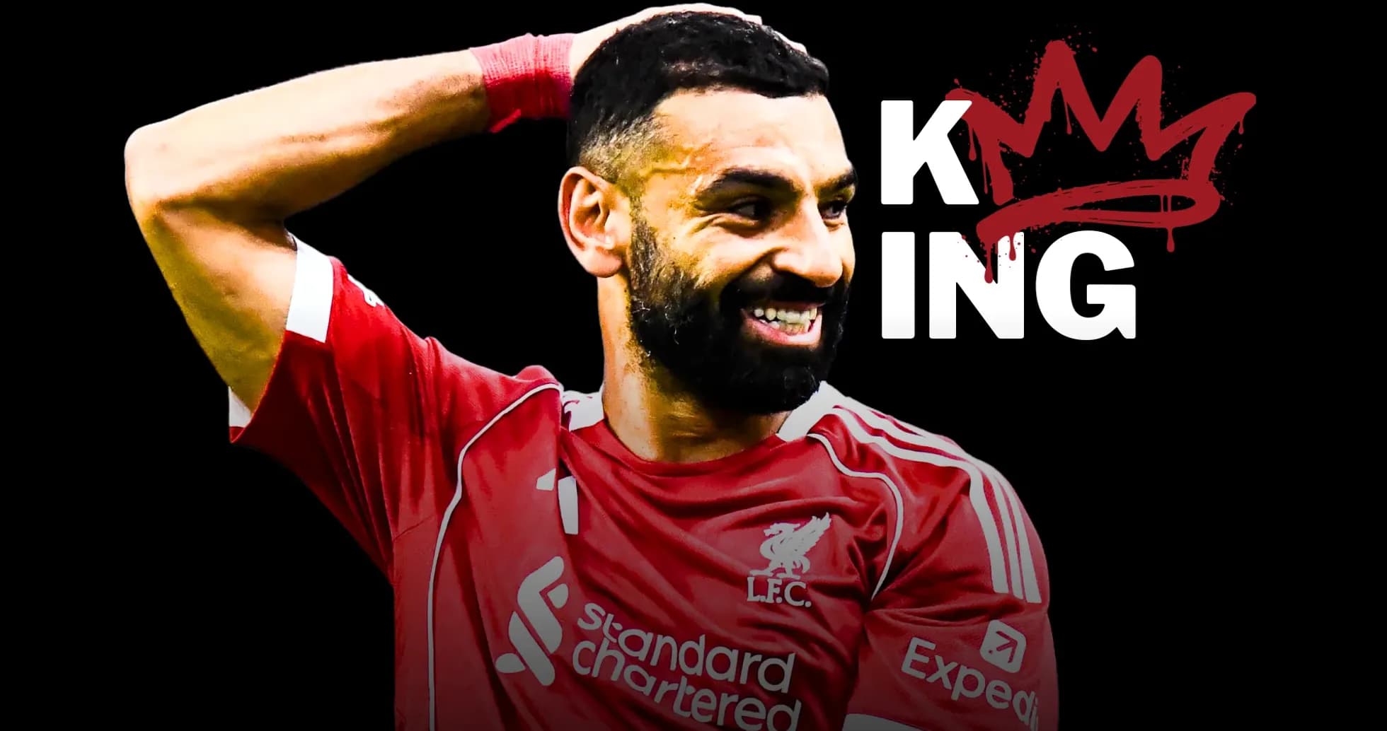 Jugador de Liverpool celebrando con una mano en la cabeza
