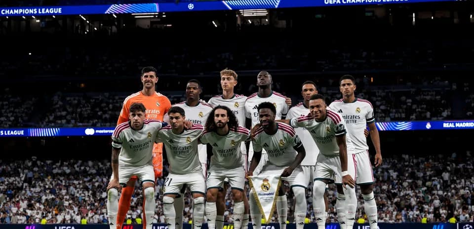 Jugadores del Real Madrid posando antes del partido
