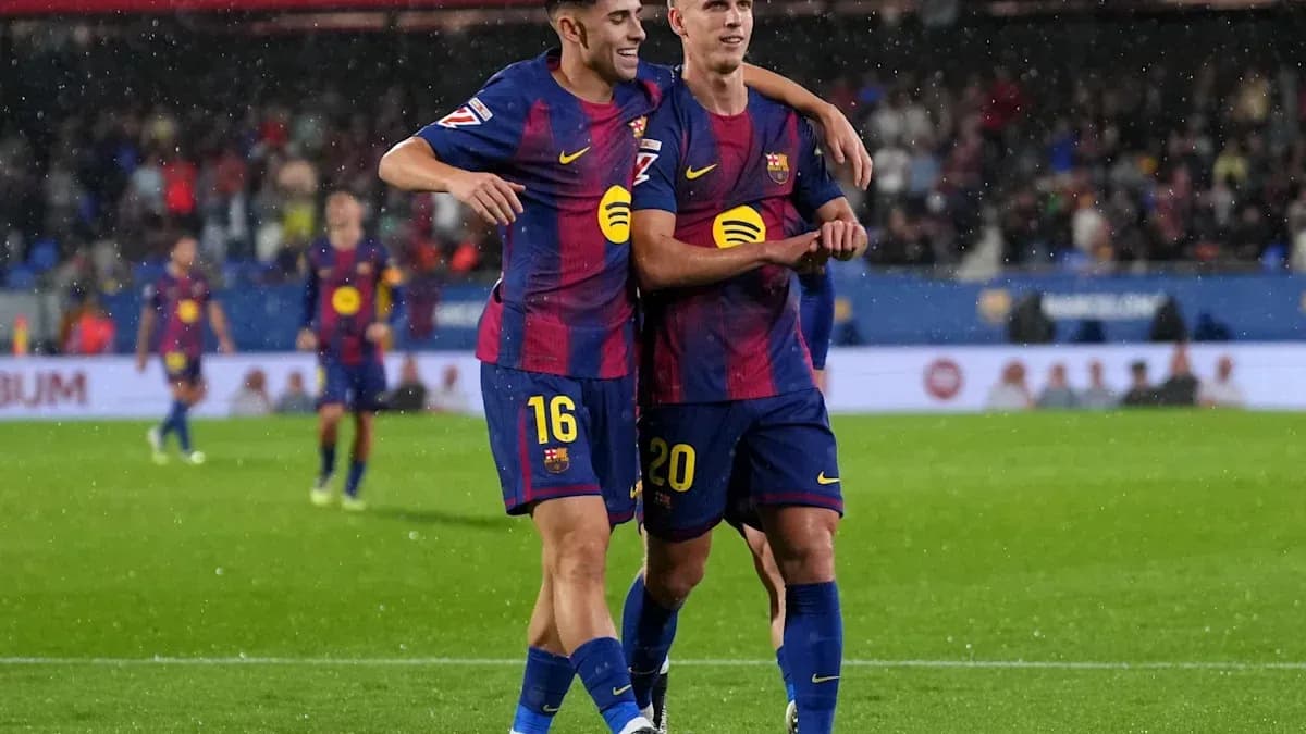 Jugadores del Barcelona celebrando en el campo de juego