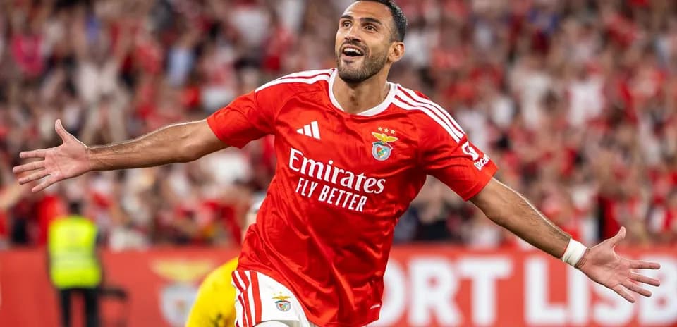 Jugador de Benfica celebrando un gol