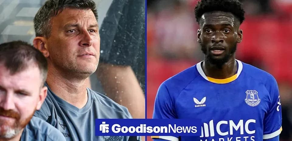 Entrenador y jugador de Everton durante el partido