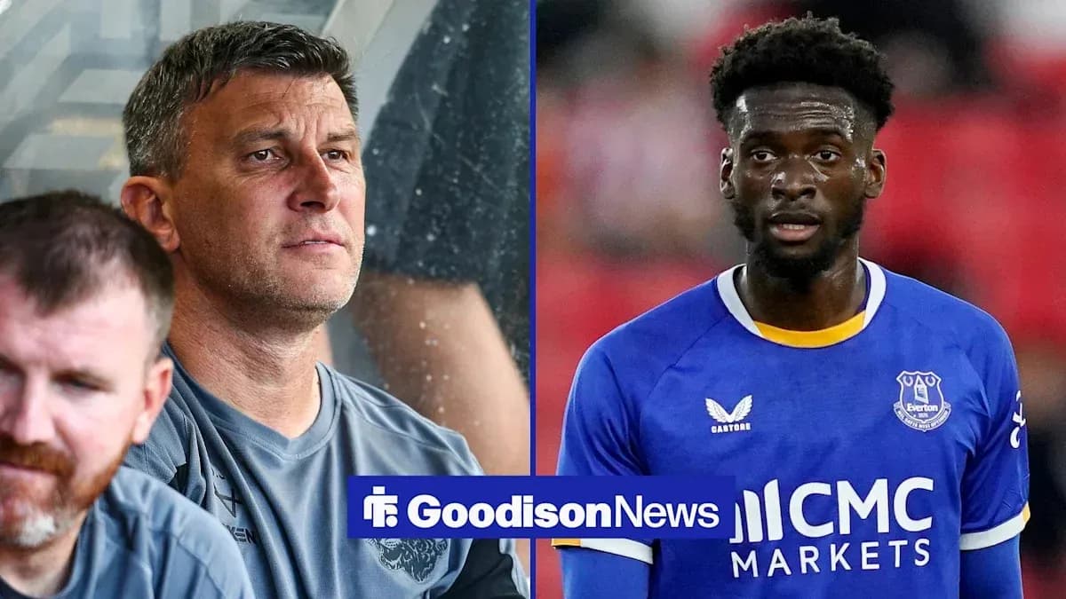 Entrenador y jugador de Everton durante el partido