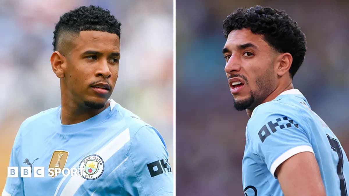 Dos jugadores de Manchester City en el campo