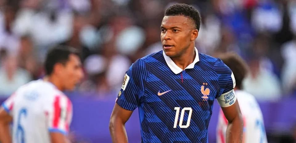 Kylian Mbappé jugando en partido con Francia