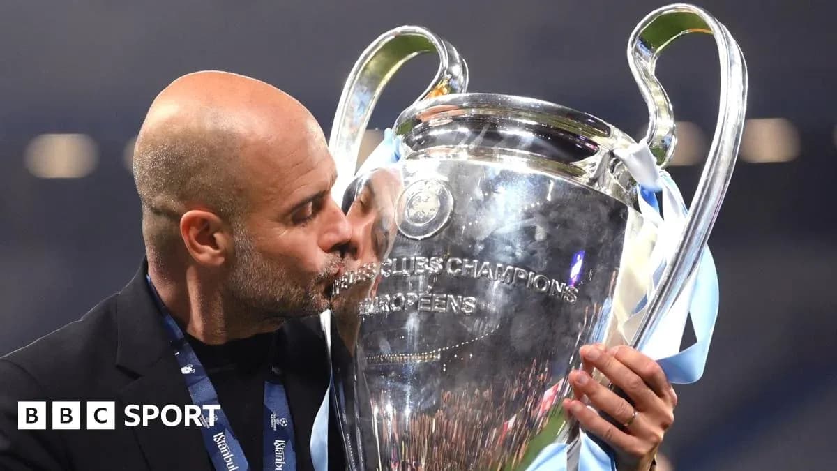 Entrenador besando la UEFA Champions League Trophy