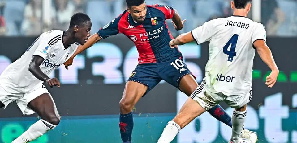 Acción de juego entre Genoa y Como