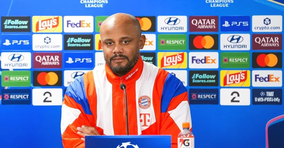 Entrenador en conferencia de prensa de la Champions League
