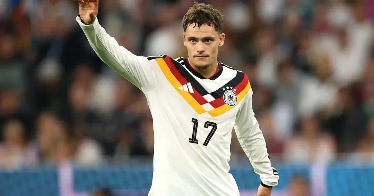 Jugador alemán señalando durante un partido