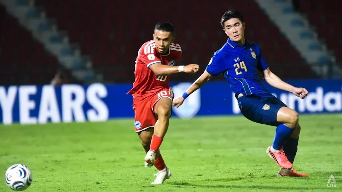 Jugador en acción durante un partido de fútbol