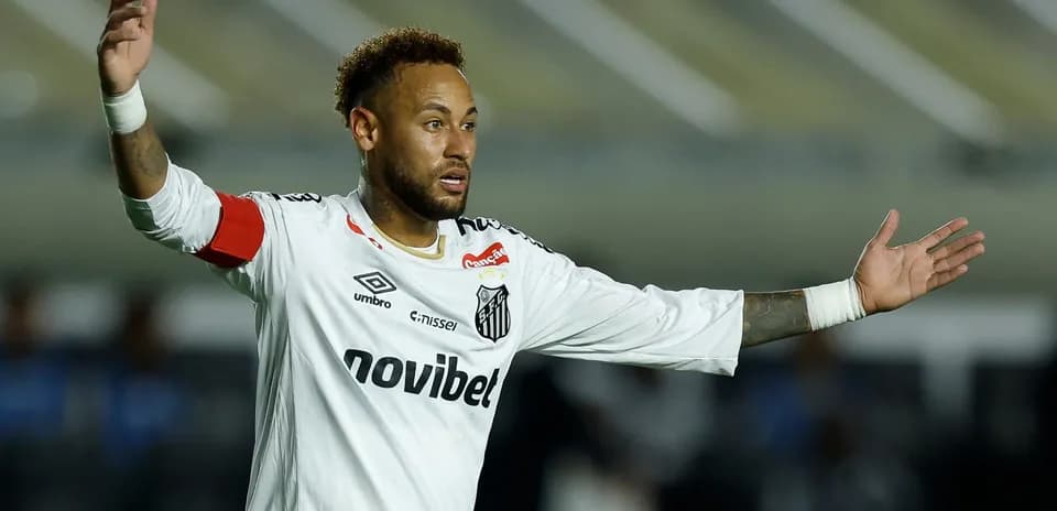 Neymar señalando durante un partido con Santos