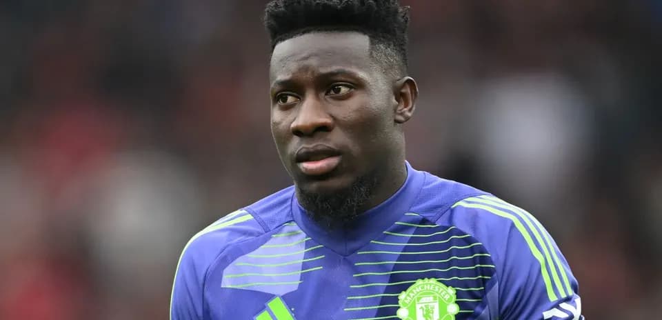 Portero de Manchester United en uniforme de calentamiento