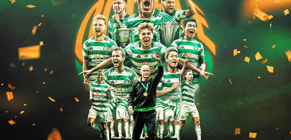 Jugadores de Celtic celebrando un trofeo en grupo