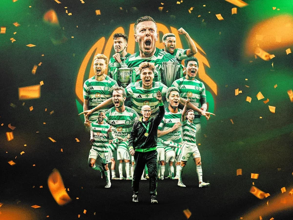 Jugadores de Celtic celebrando un trofeo en grupo