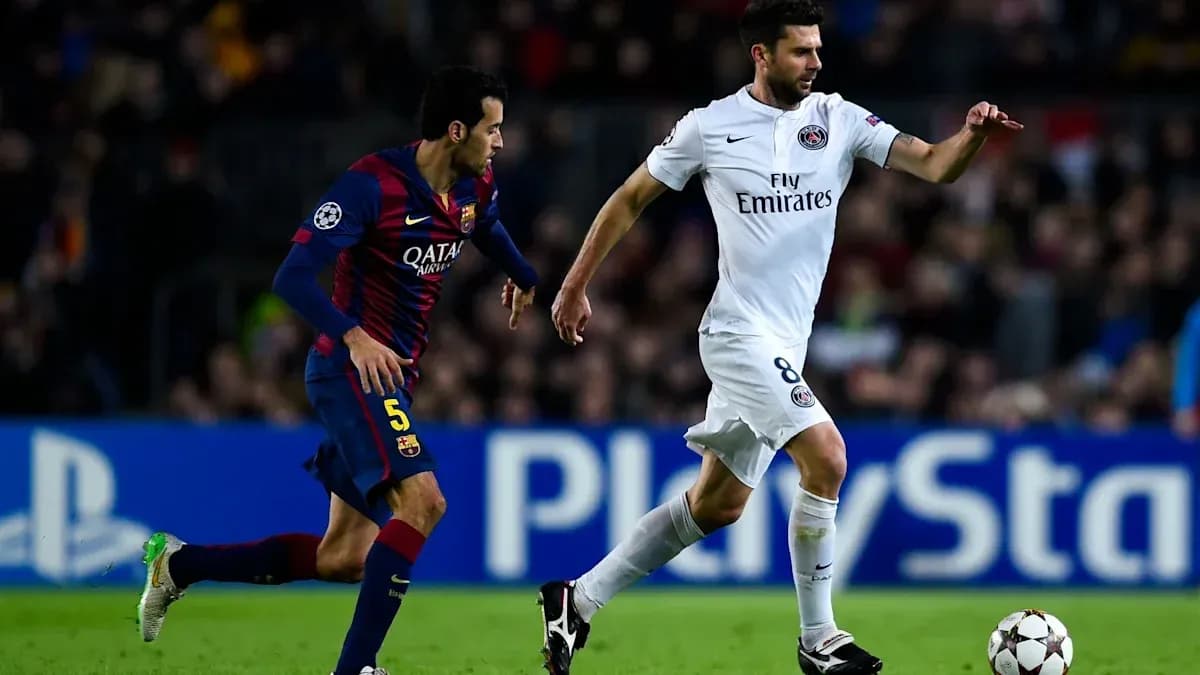 Jugadores de Barcelona y PSG en acción durante partido