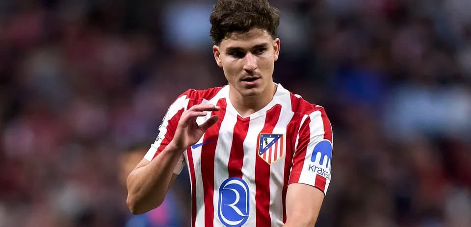 Jugador de Atlético de Madrid en acción en el campo