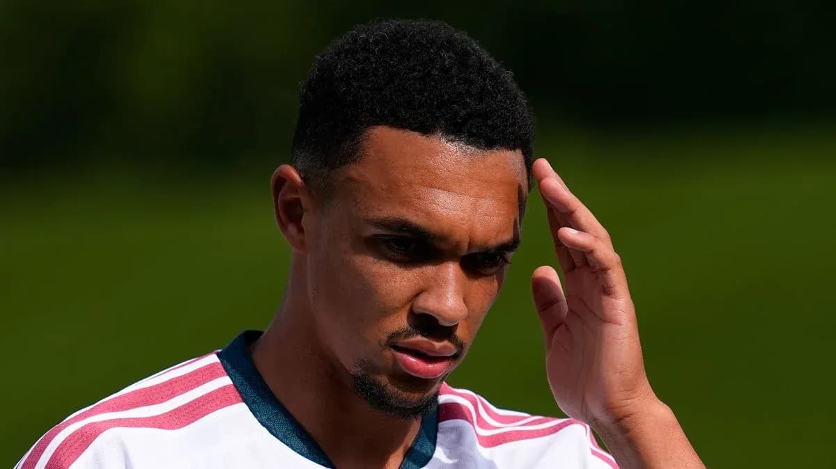 Jugador tocándose la cabeza durante la práctica