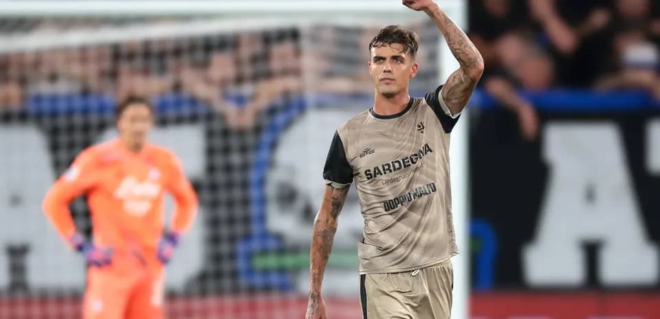 Jugador levantando el puño durante el partido