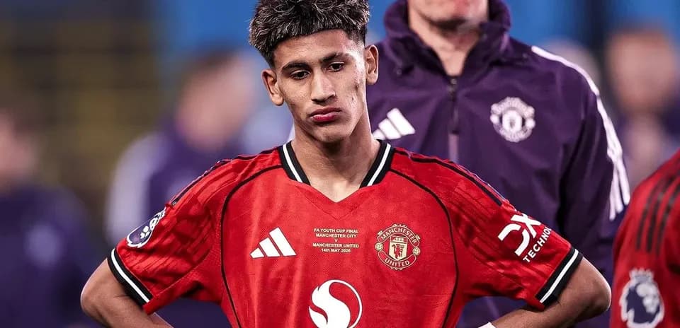 Jugador de Manchester United con camiseta roja después del partido