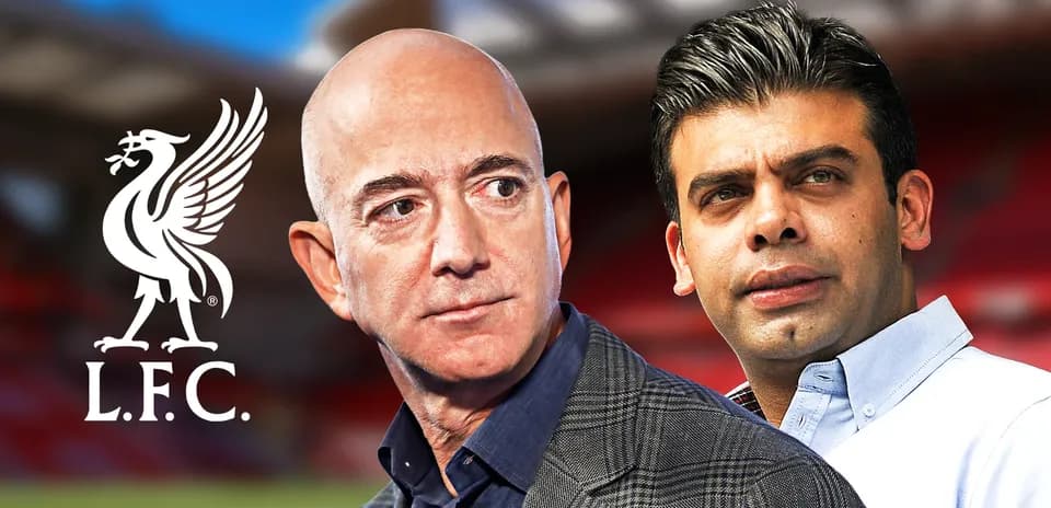 Jeff Bezos y empresario en fondo de estadio de Liverpool