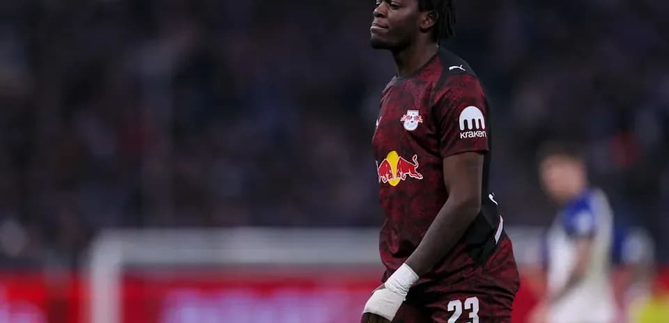 Jugador de RB Leipzig con vendaje en la mano
