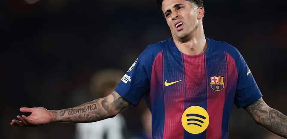 Jugador de Barcelona expresando frustración en el partido