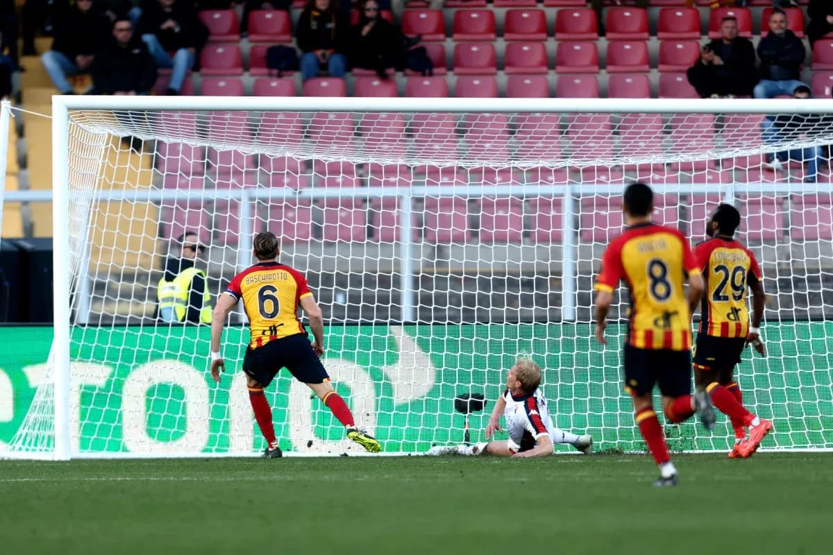 Gol de Lecce durante el partido contra Genoa