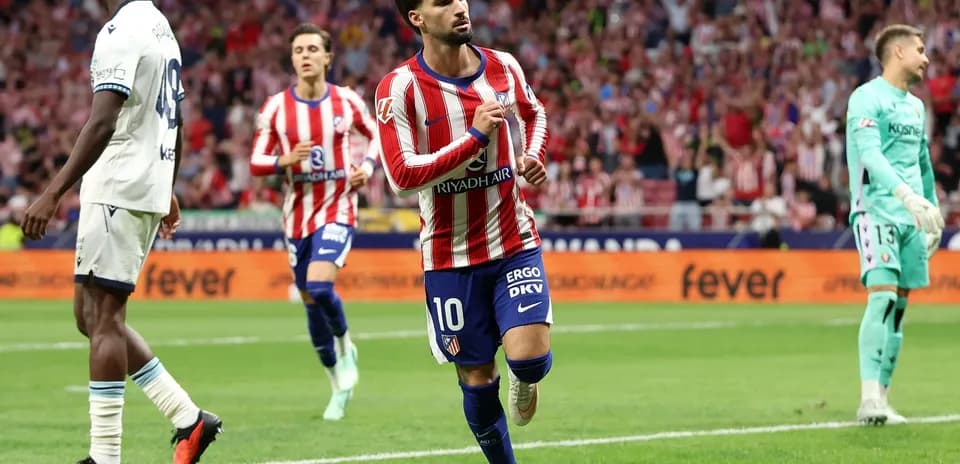 Jugador de Atlético Madrid celebra un gol