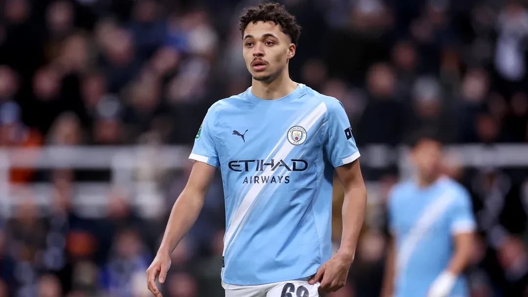 Jugador de Manchester City en el campo durante partido