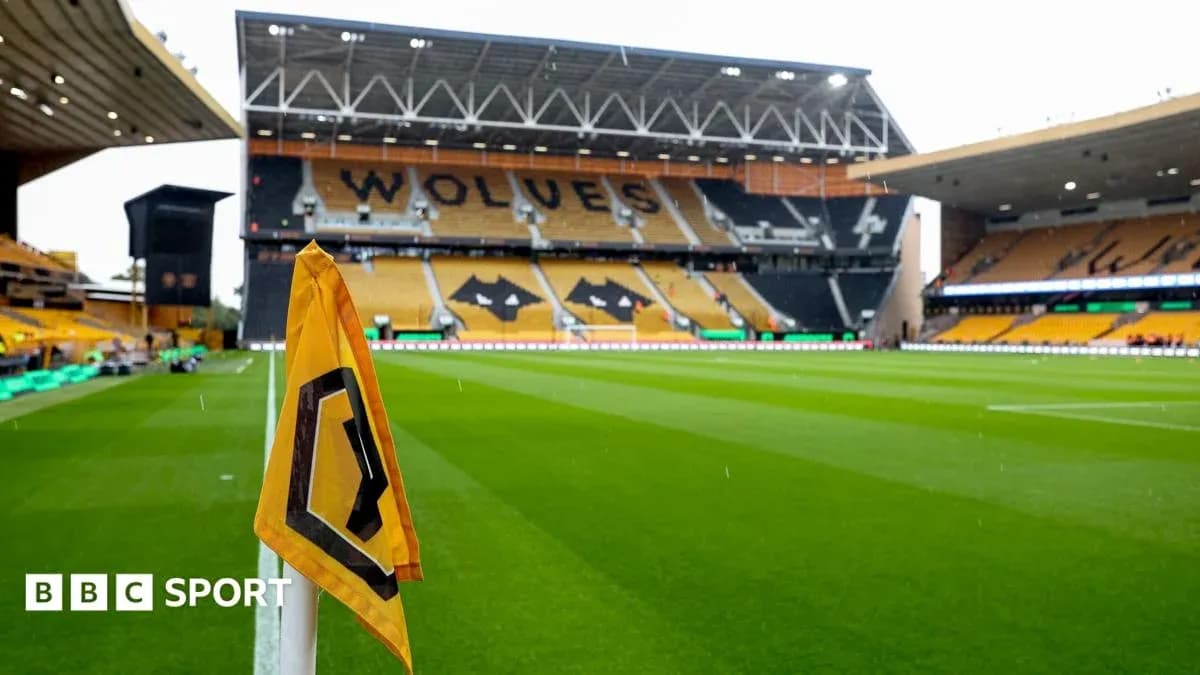 Bandera de esquina en el estadio Molineux de Wolverhampton