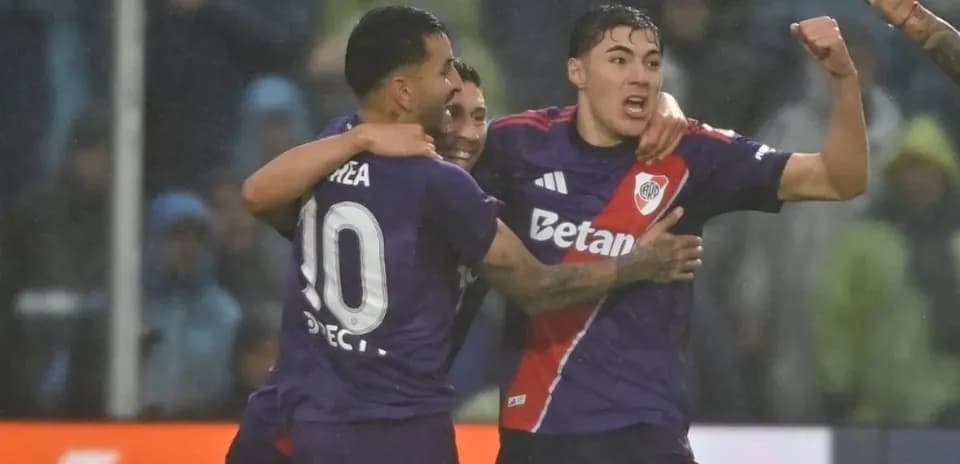 Jugadores de River Plate celebrando un gol