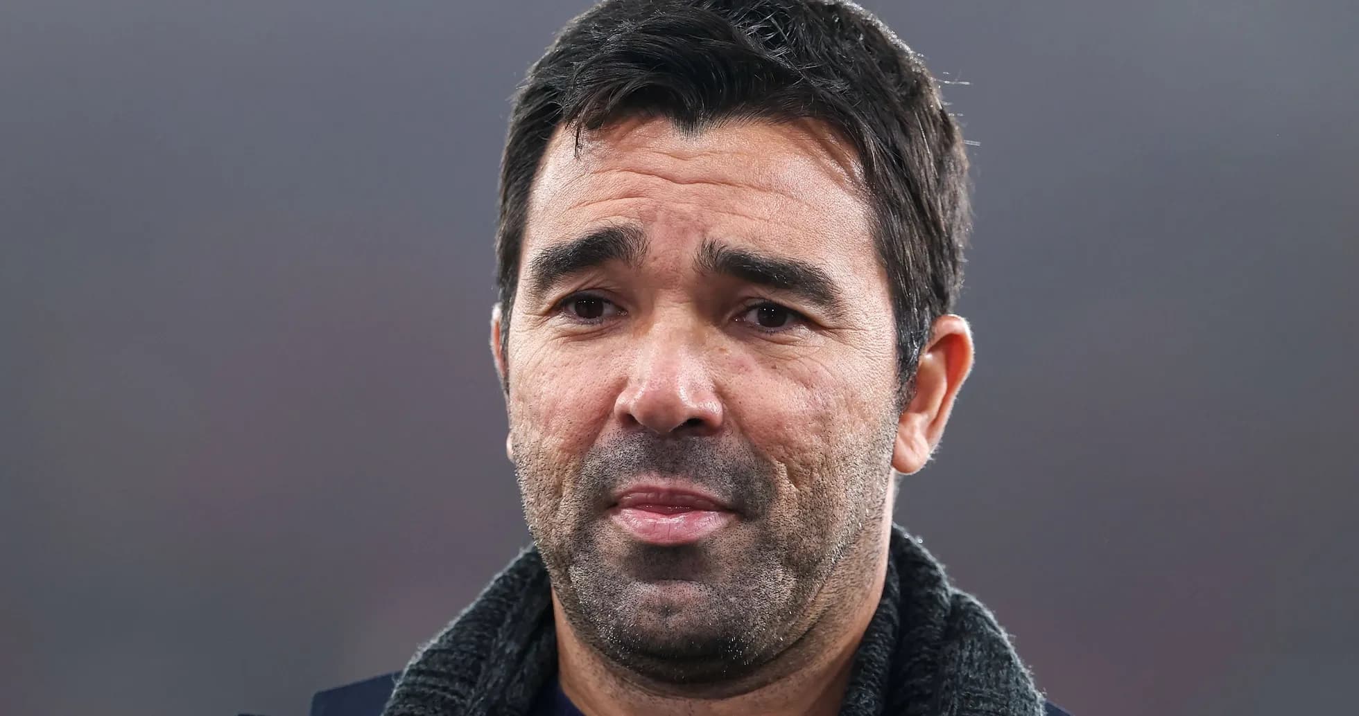 Entrenador durante evento deportivo en estadio