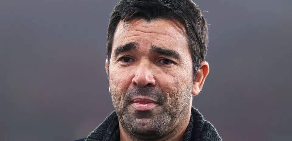 Entrenador durante evento deportivo en estadio