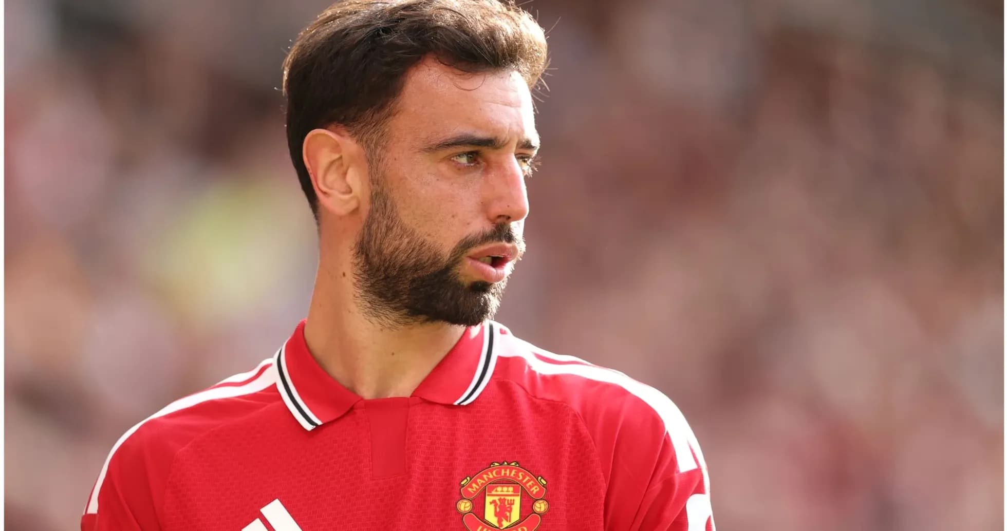 Jugador de Manchester United en camiseta roja