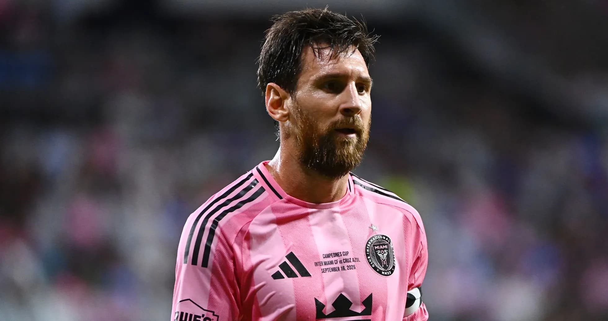 Lionel Messi en partido con camiseta rosa de Inter Miami