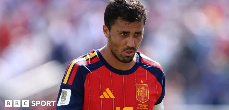 Jugador de España caminando en el campo de juego