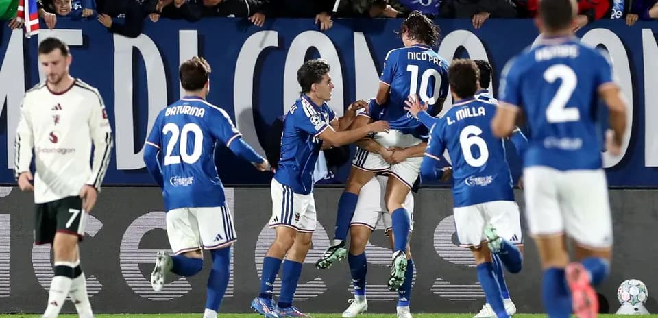 Jugadores de Como celebrando un gol